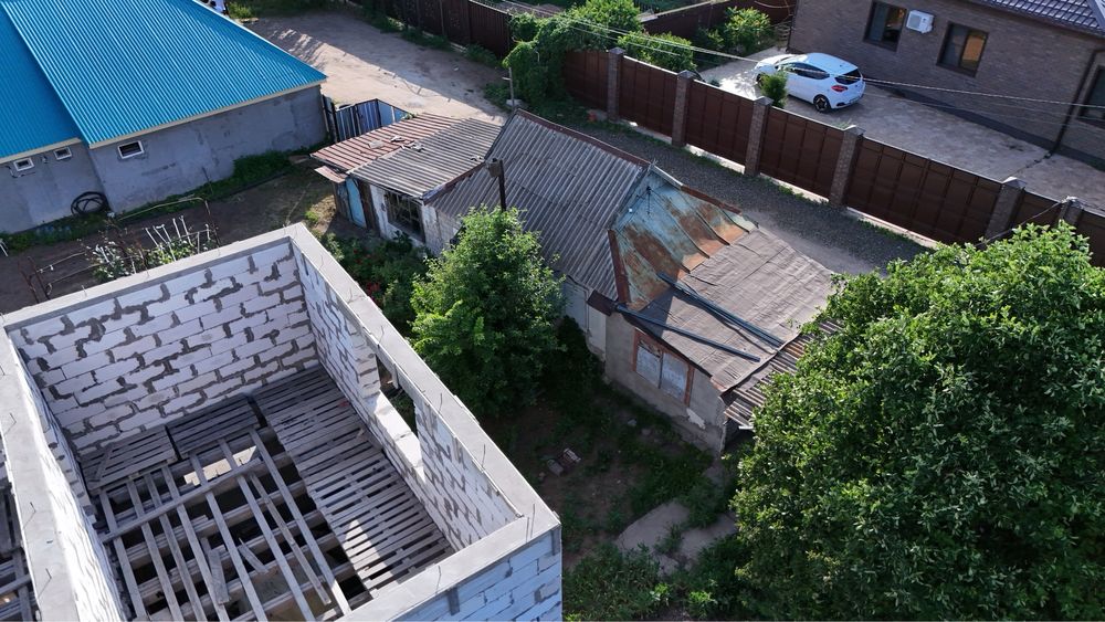 Коттедж недостроенный, 4,9 соток, добросовестно строили для себя
