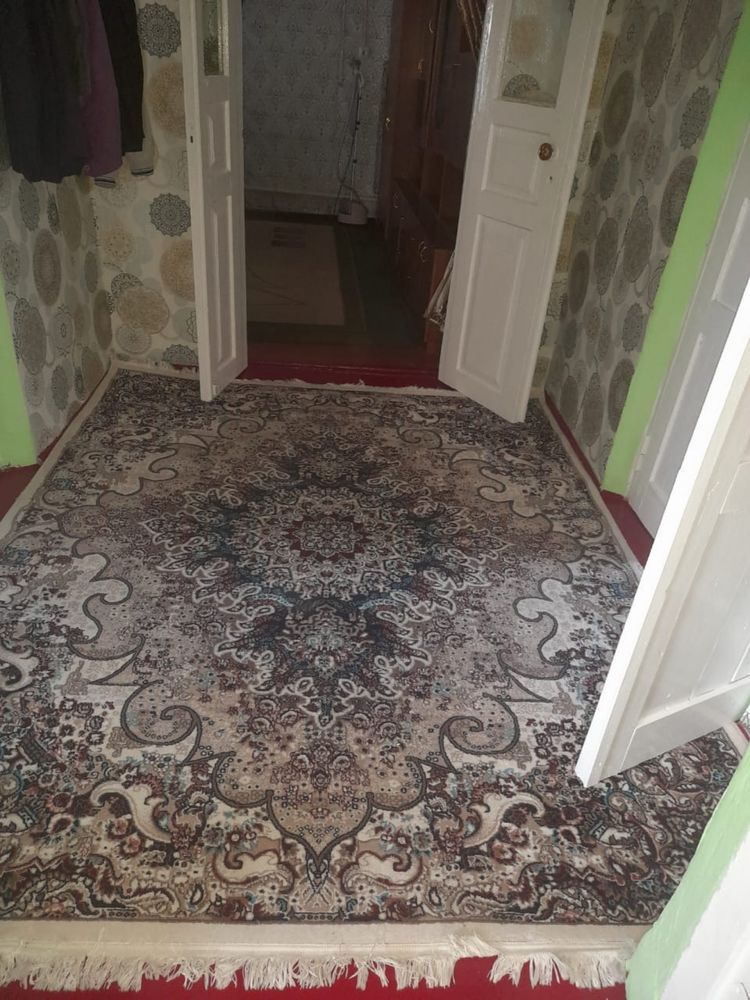 Үй сатылады.