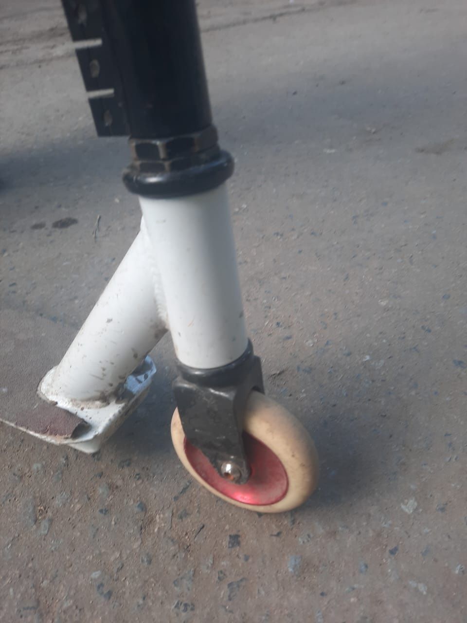 Продам трюковой самокат Б/У