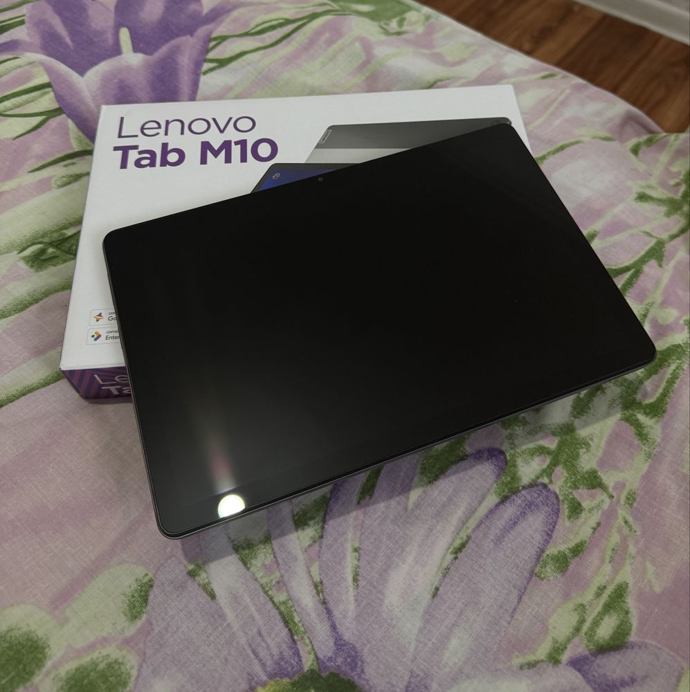 Планшет Lenovo Tab M10