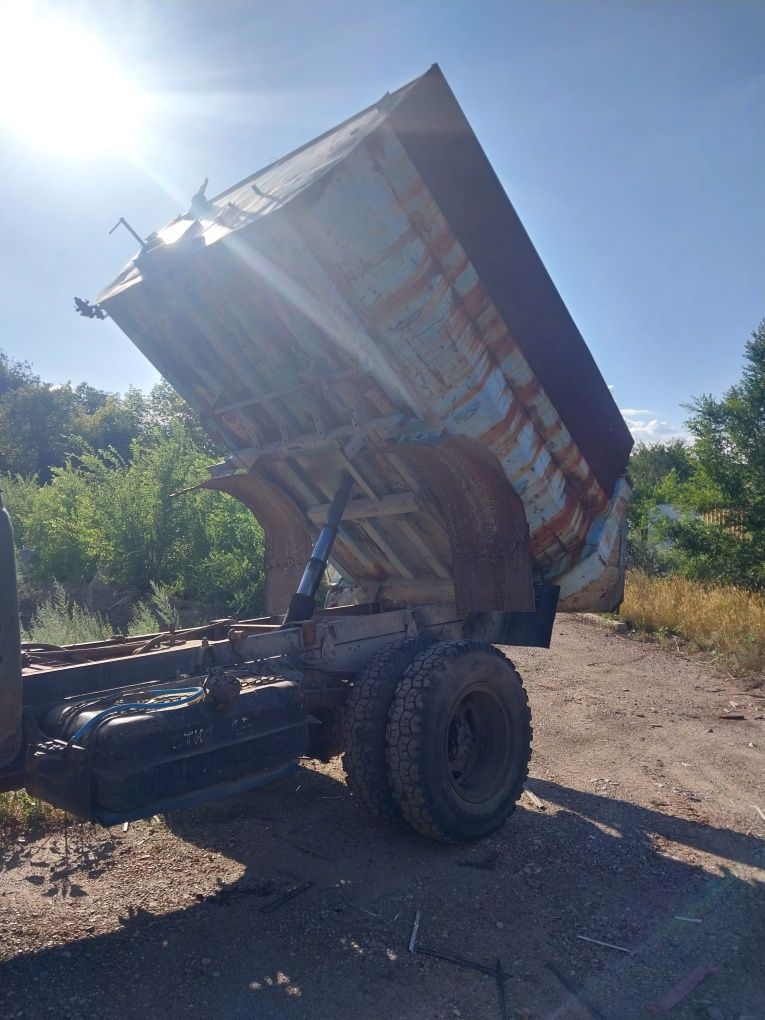 Продам зил на ходу док нету