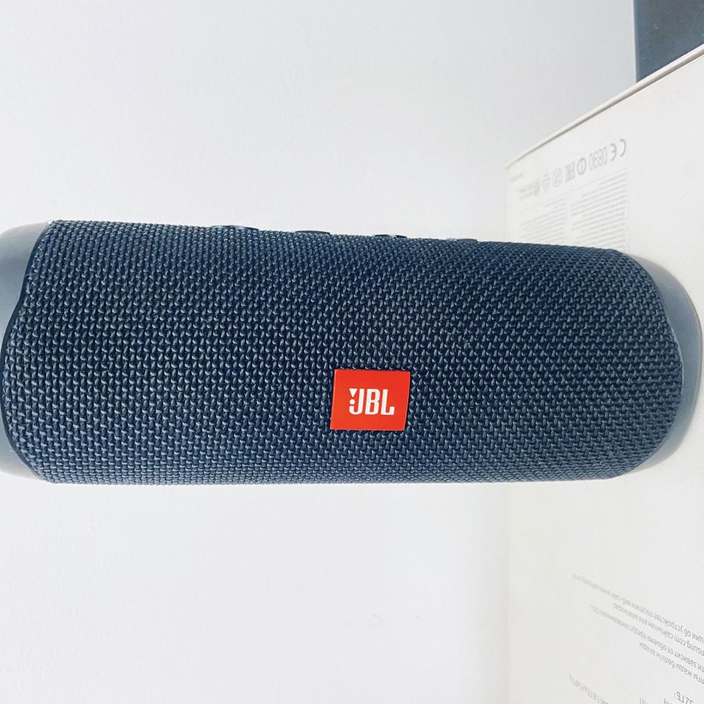 Продается Блютус колонка JBL Flip 5 в идеалном состоянии.