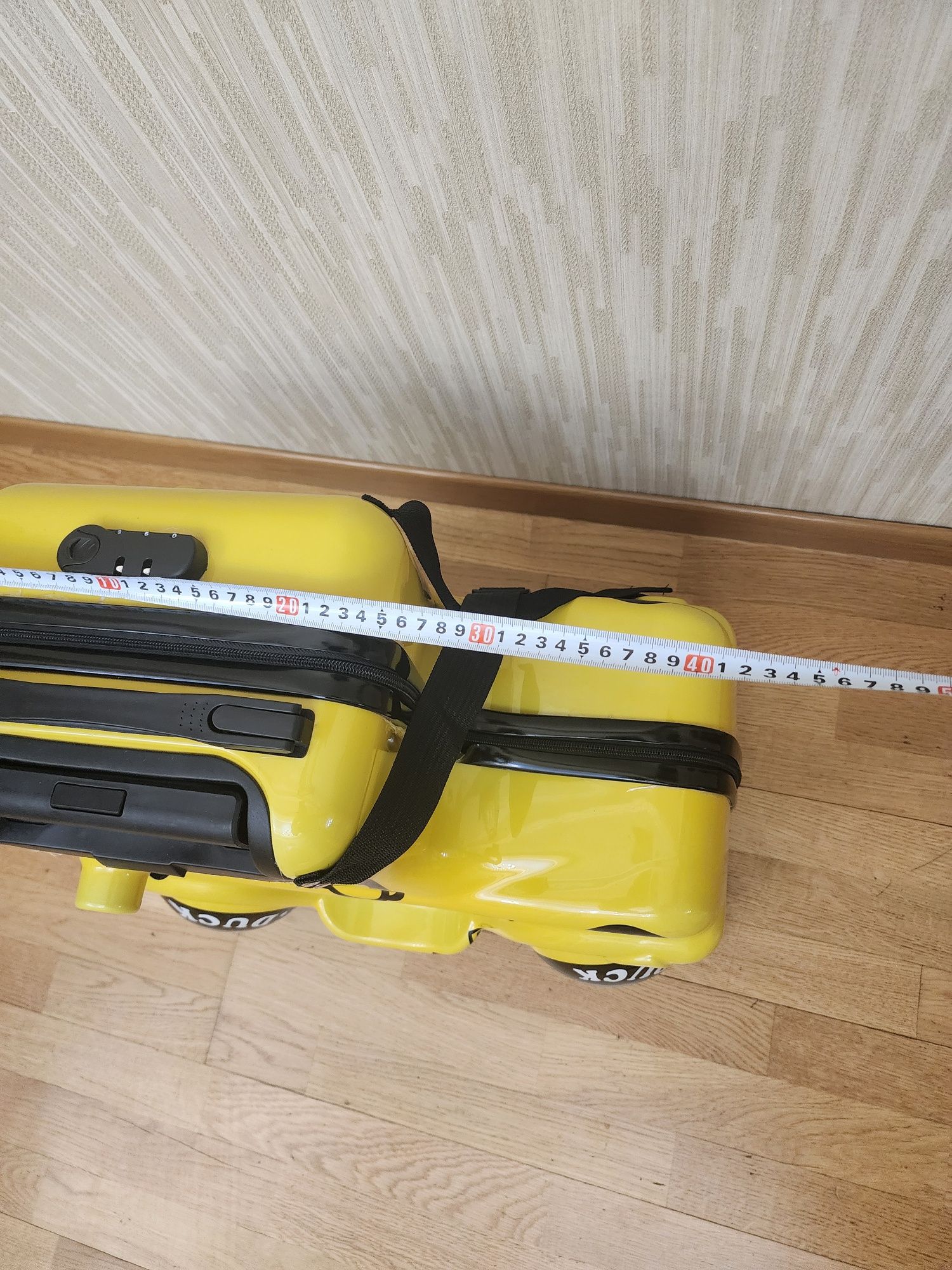 Продам детский чемодан фирменный