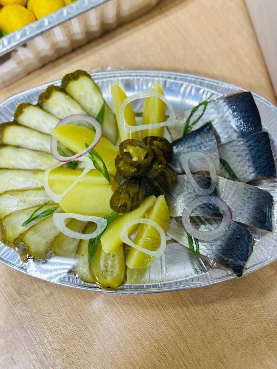 ассорти холодный закуска салаты ролы рулеты