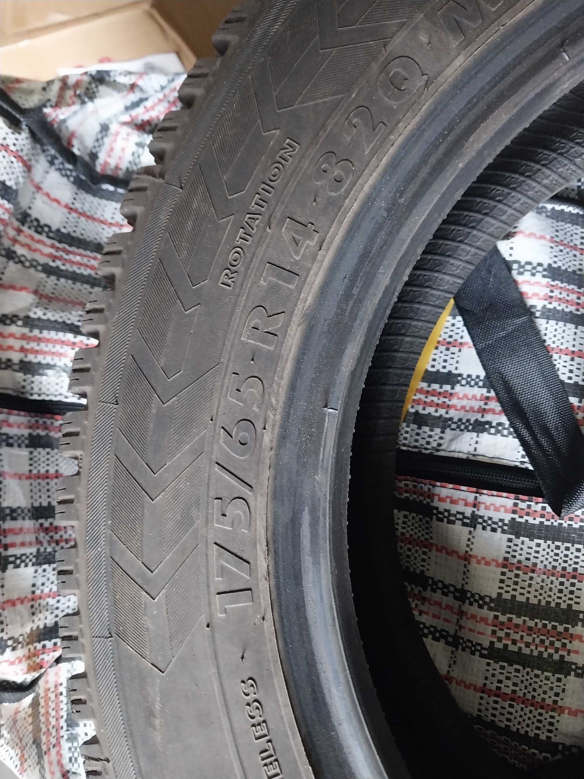 Автошины зимние шипованные новые