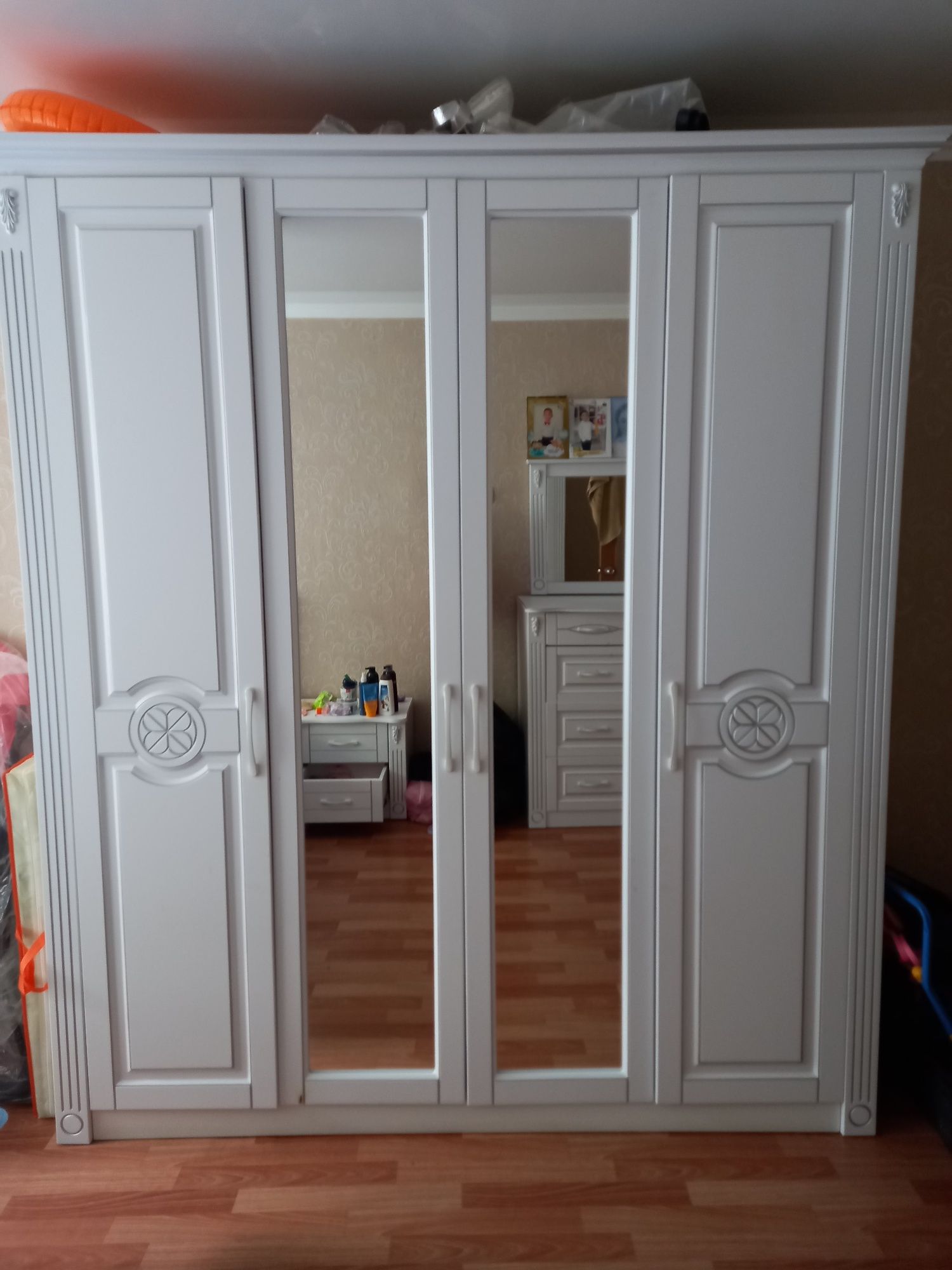 Продаю спальный горнитур