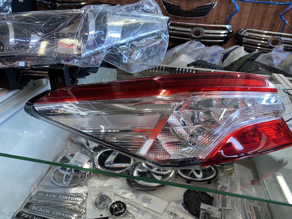 Задний левый фонарь на крыло для Toyota Camry 70 буу оргинал