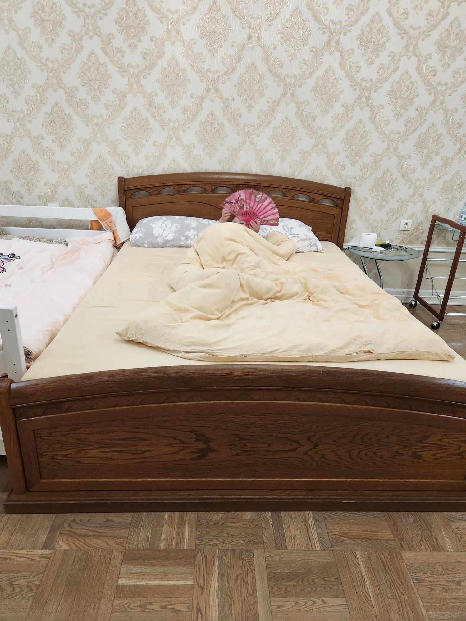 Продам белорусский гарнитура чистое дерево