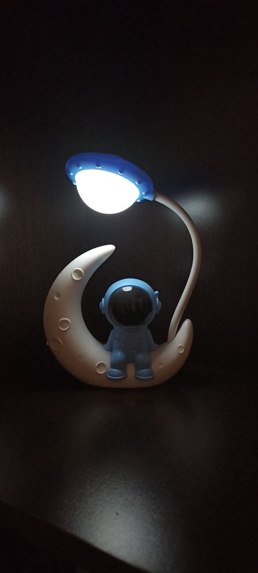 Ночник космонавт