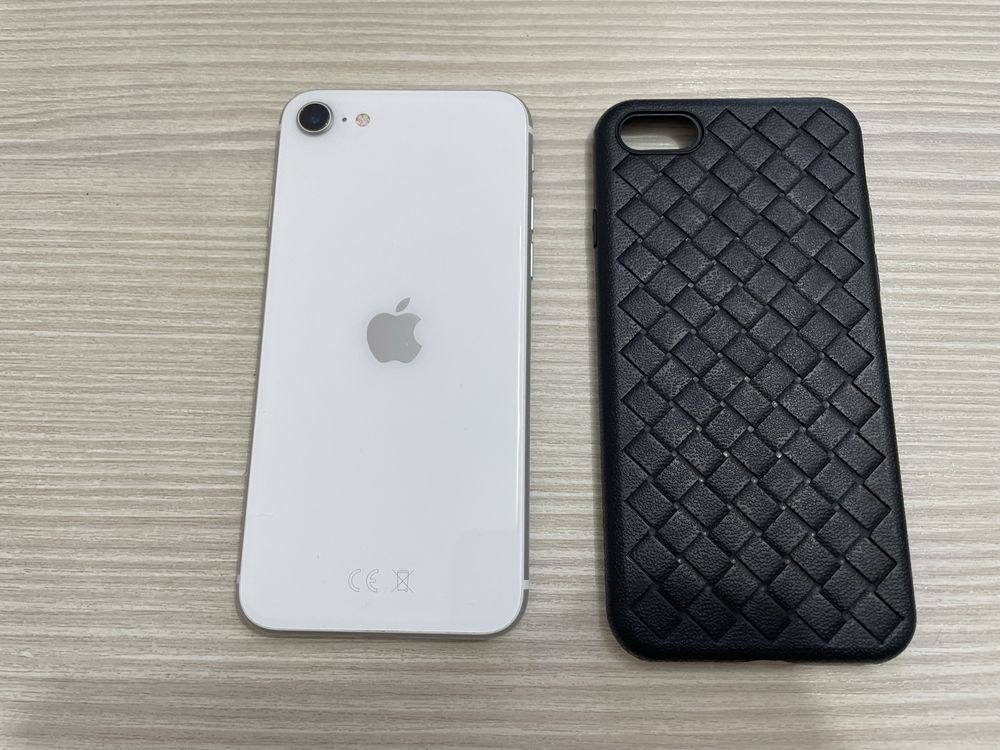 Продам Iphone SE 2020_64Gb_в _идеальном _состоянии