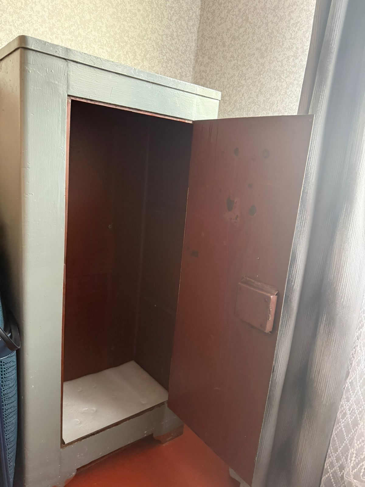 Продам Сейф очень крепкий Длина 128см Ширина 60см