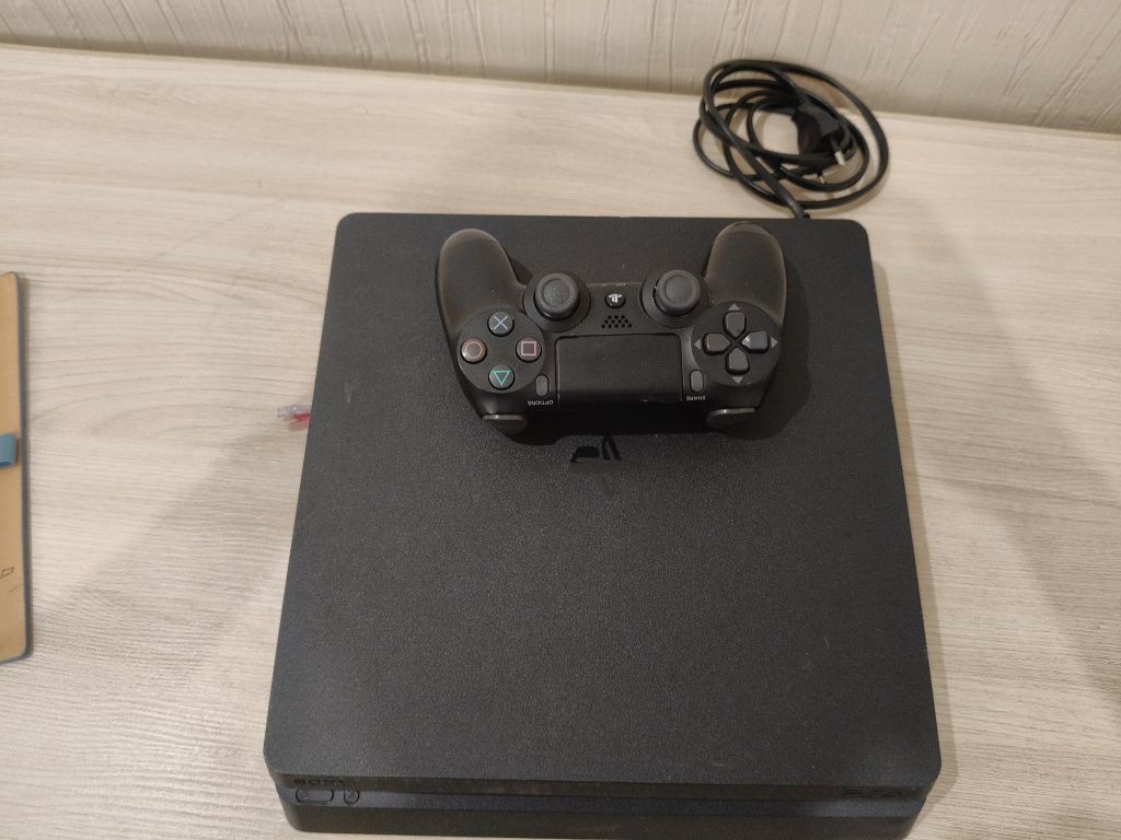 Продаётся PlayStation 4 в идеальном состоянии за покупкой в описание