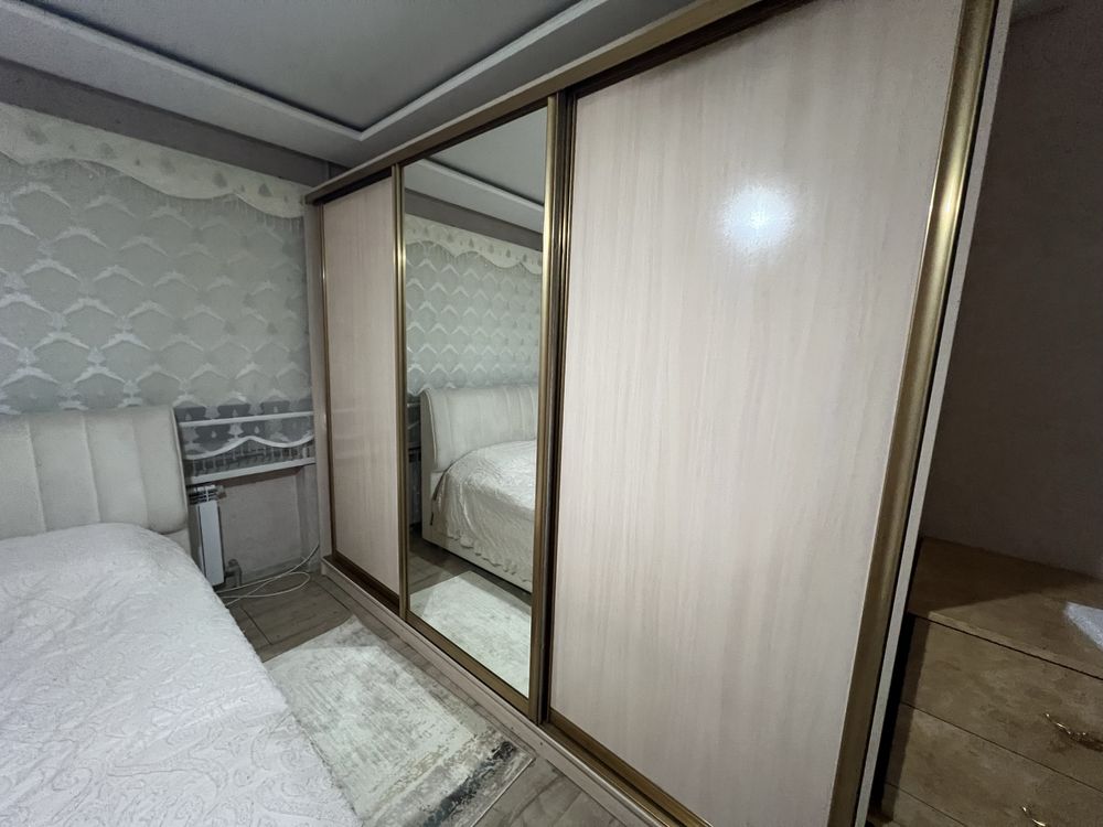 Продам шкаф с раздвижными дверями
