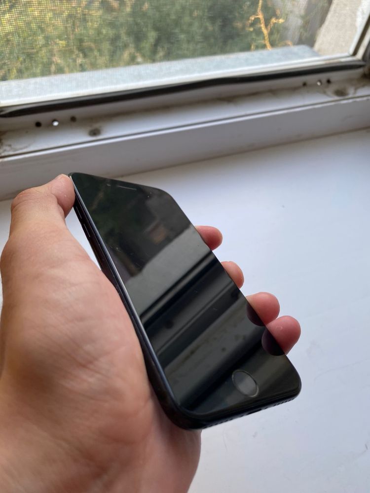Продам айфон SE 128гик