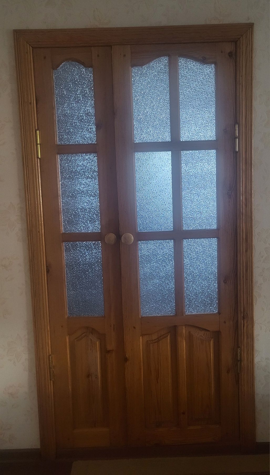 Продам двери дерево