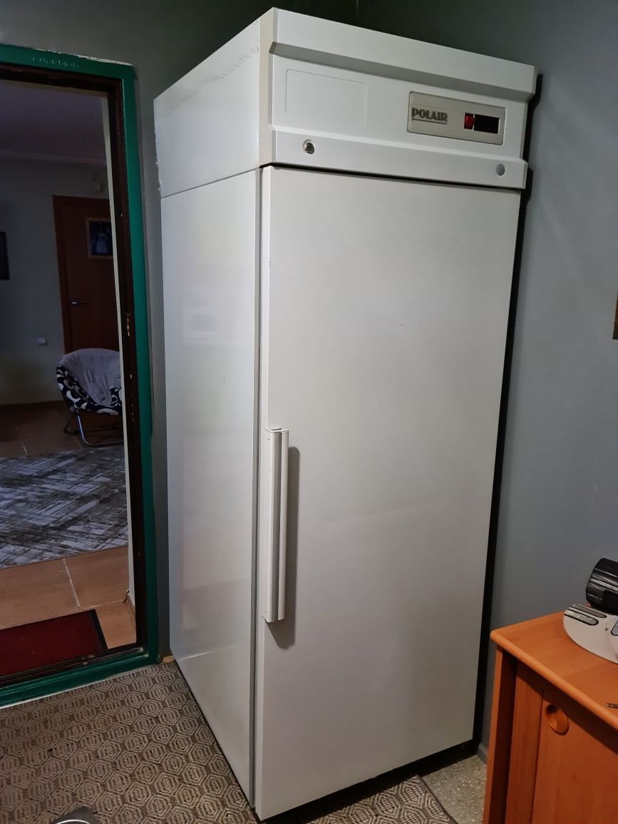 Продам холодильный шкаф (холодильник)