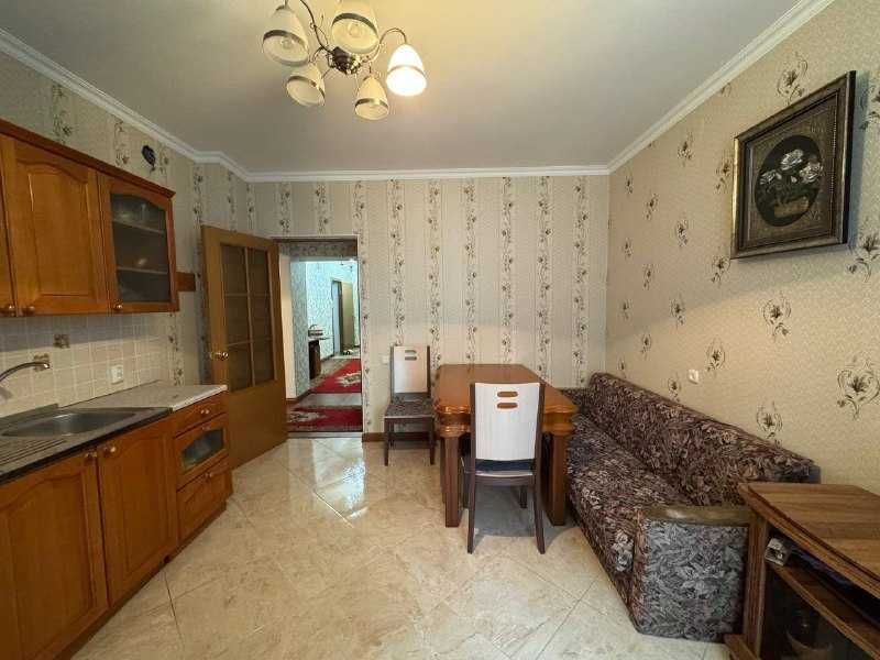 Продаю 2-комн. по ул.Уалиханова 9/1, золотой квадрат.