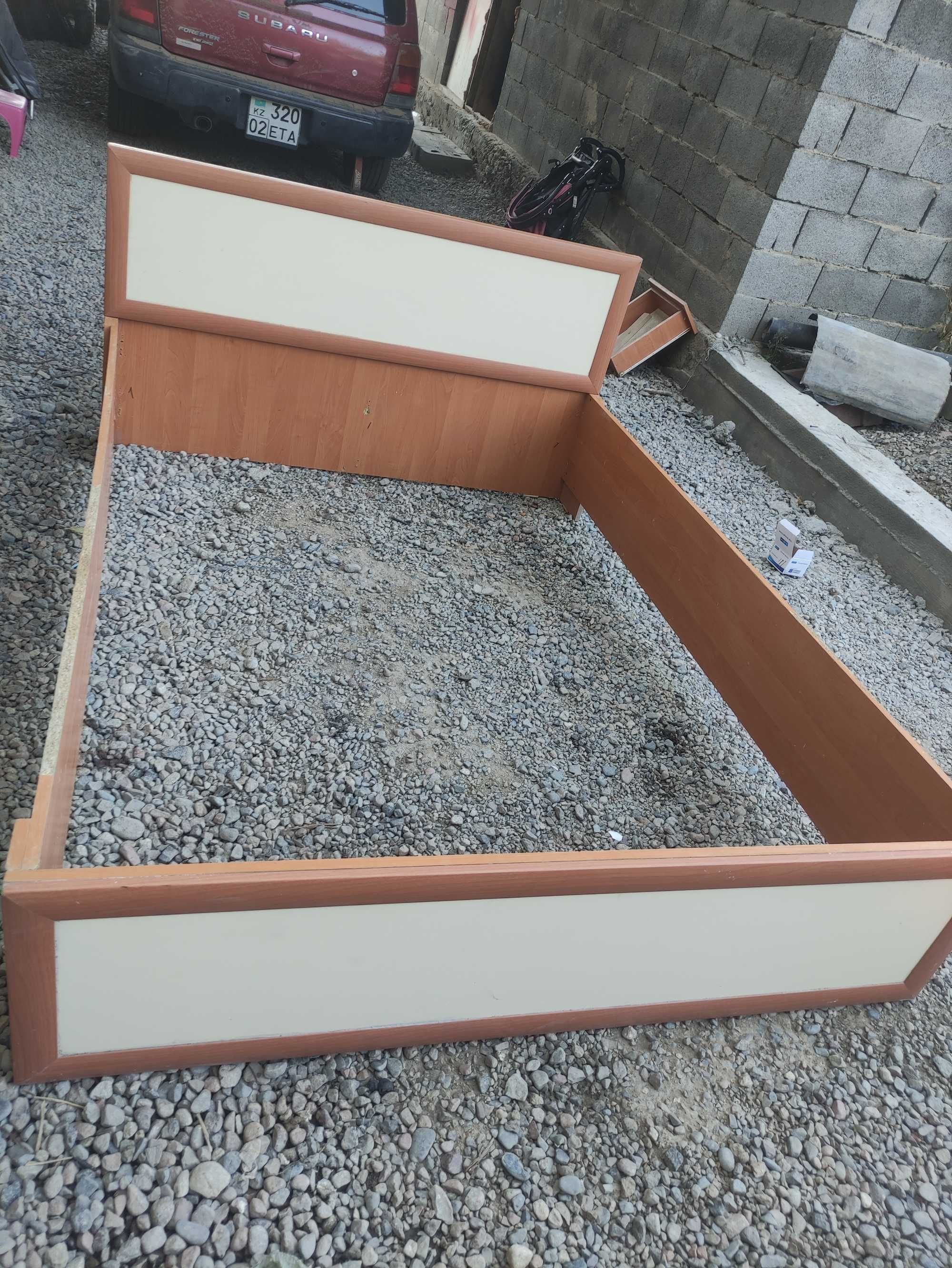 Продам кровать двуспальную