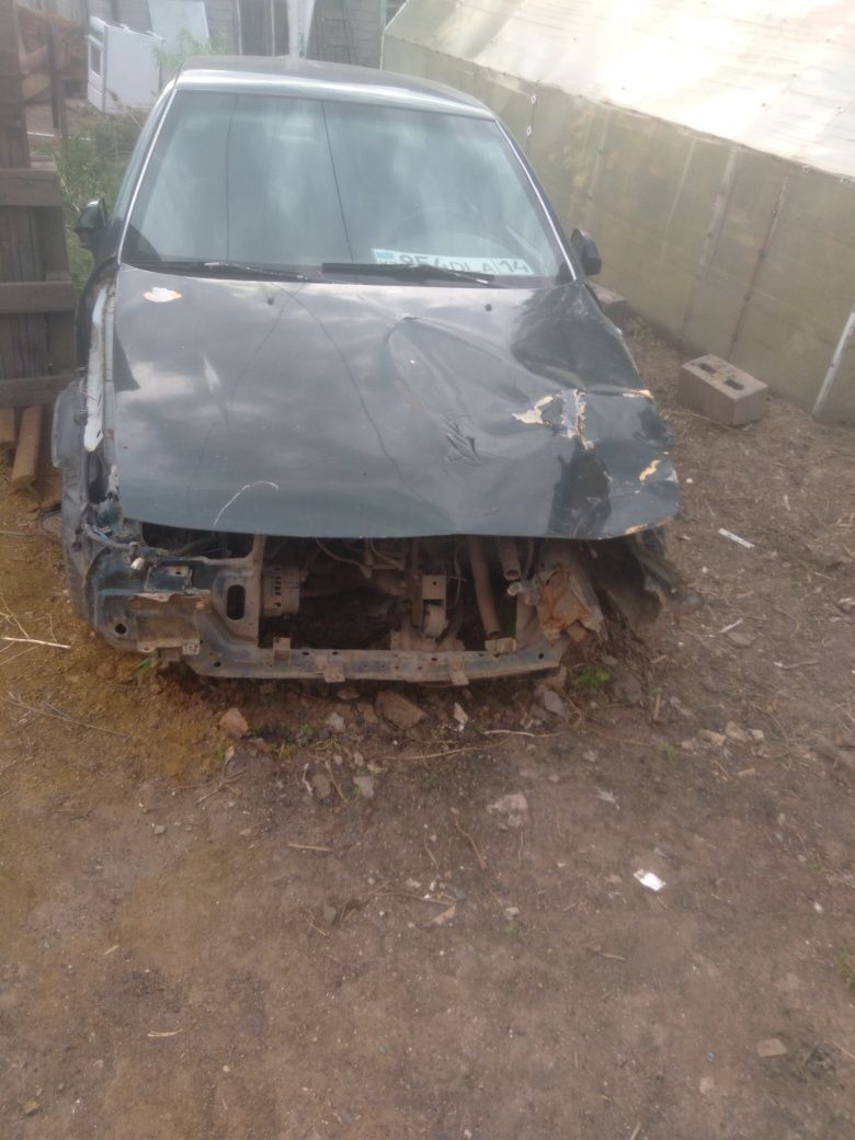 Kia Sephia 1994 г/в в аварийном состоянии.