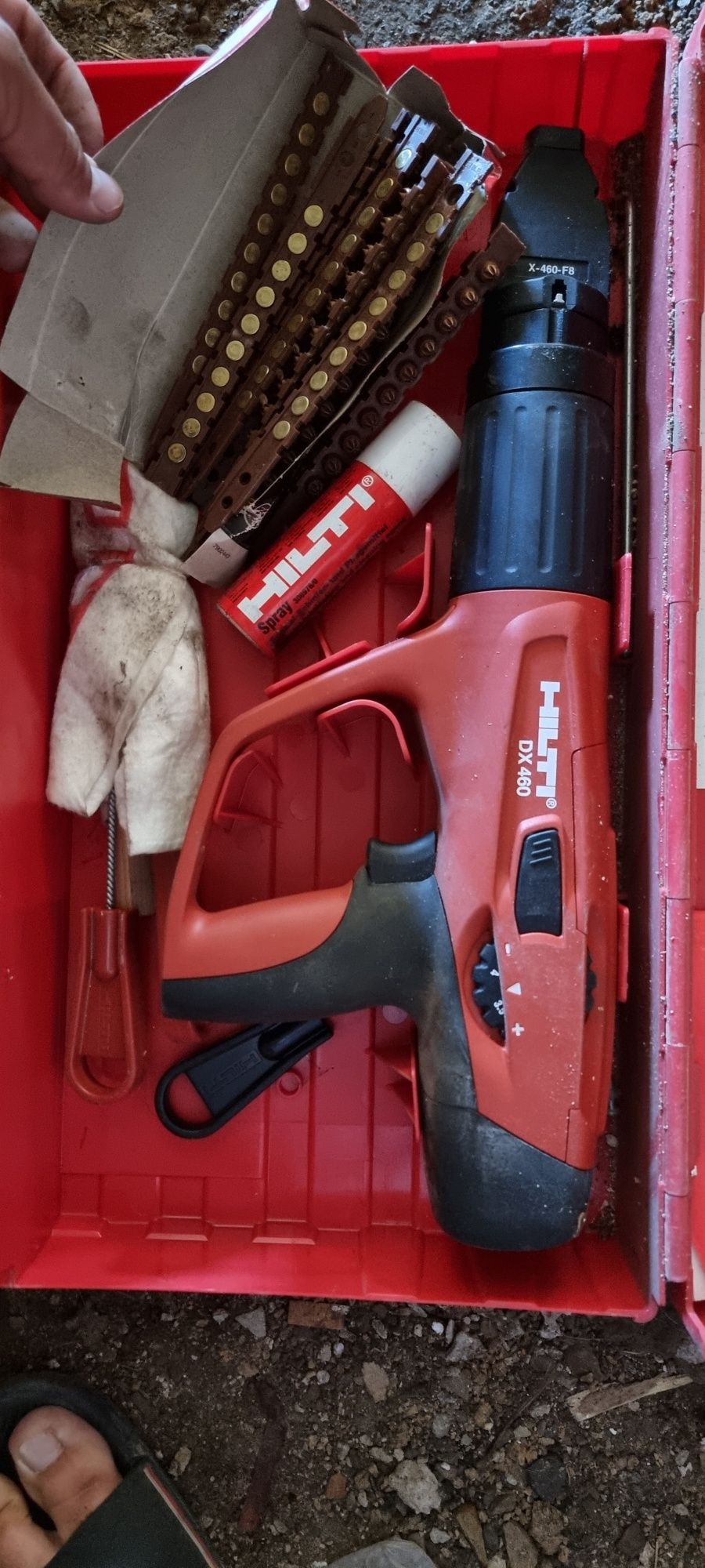 Монтажный пистолет HILTI