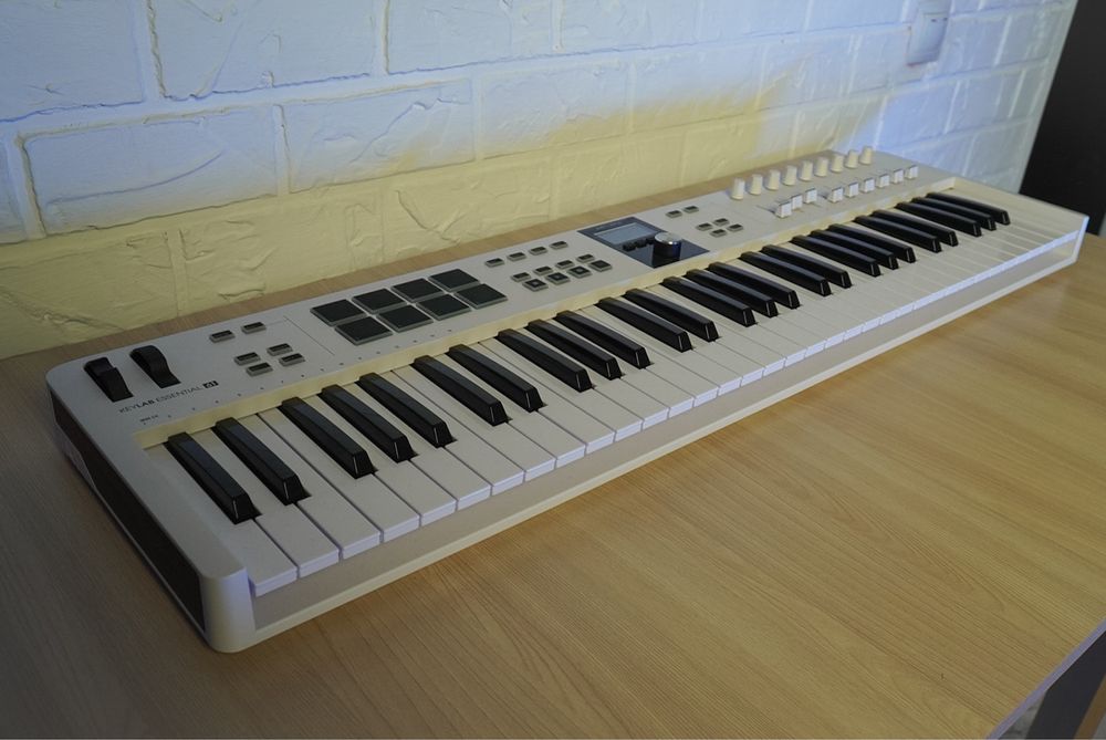Arturia 61 mk3 миди клавиатура