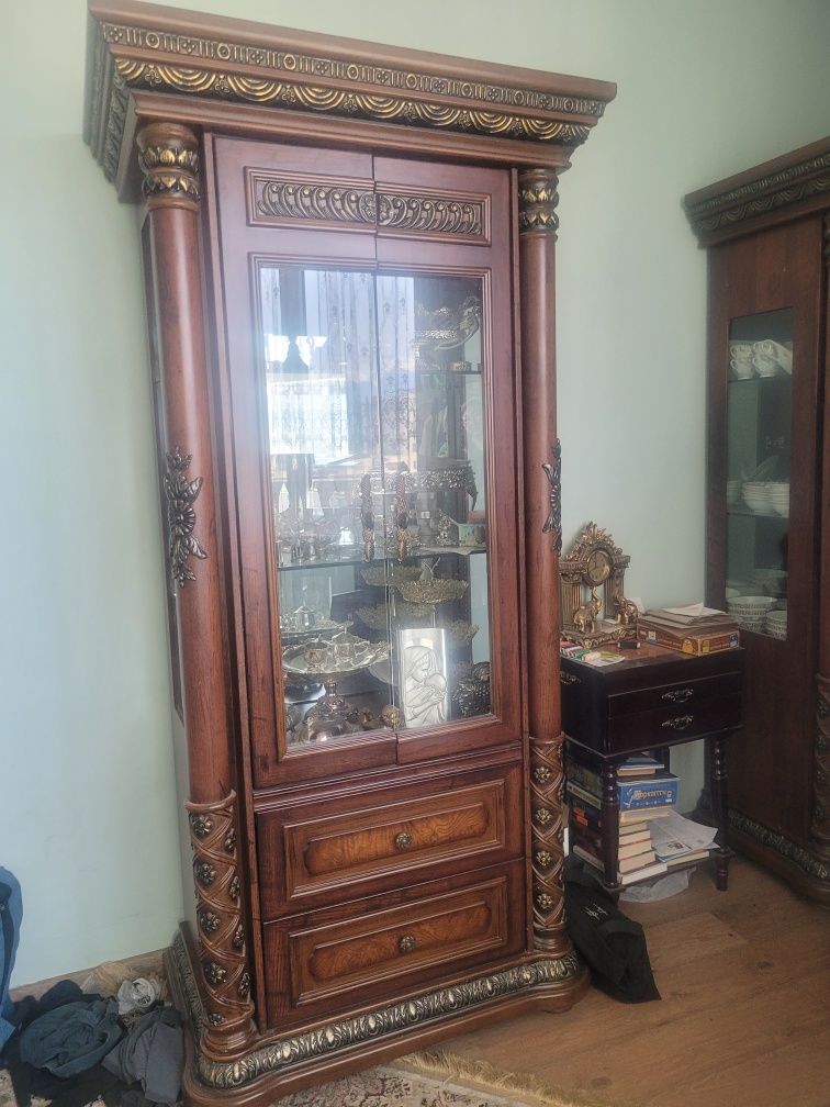 продам комод с зеркалом и стенку