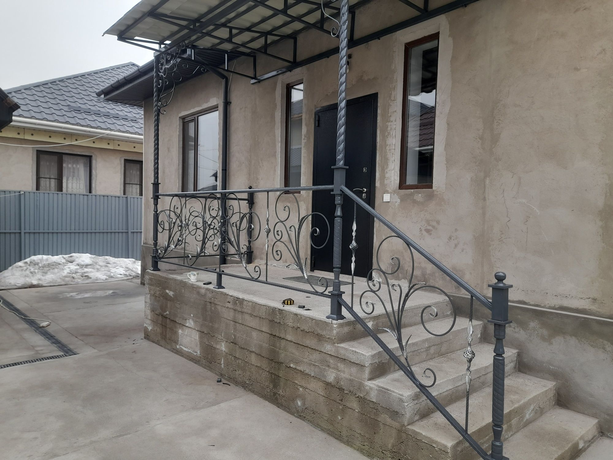 Перила, оградки, навес, козырьки