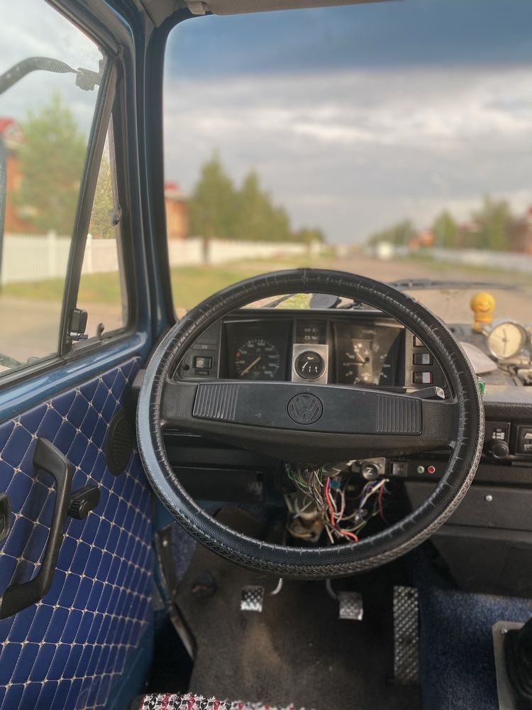 Продам :Volkswagen Caravelle 1983 г.