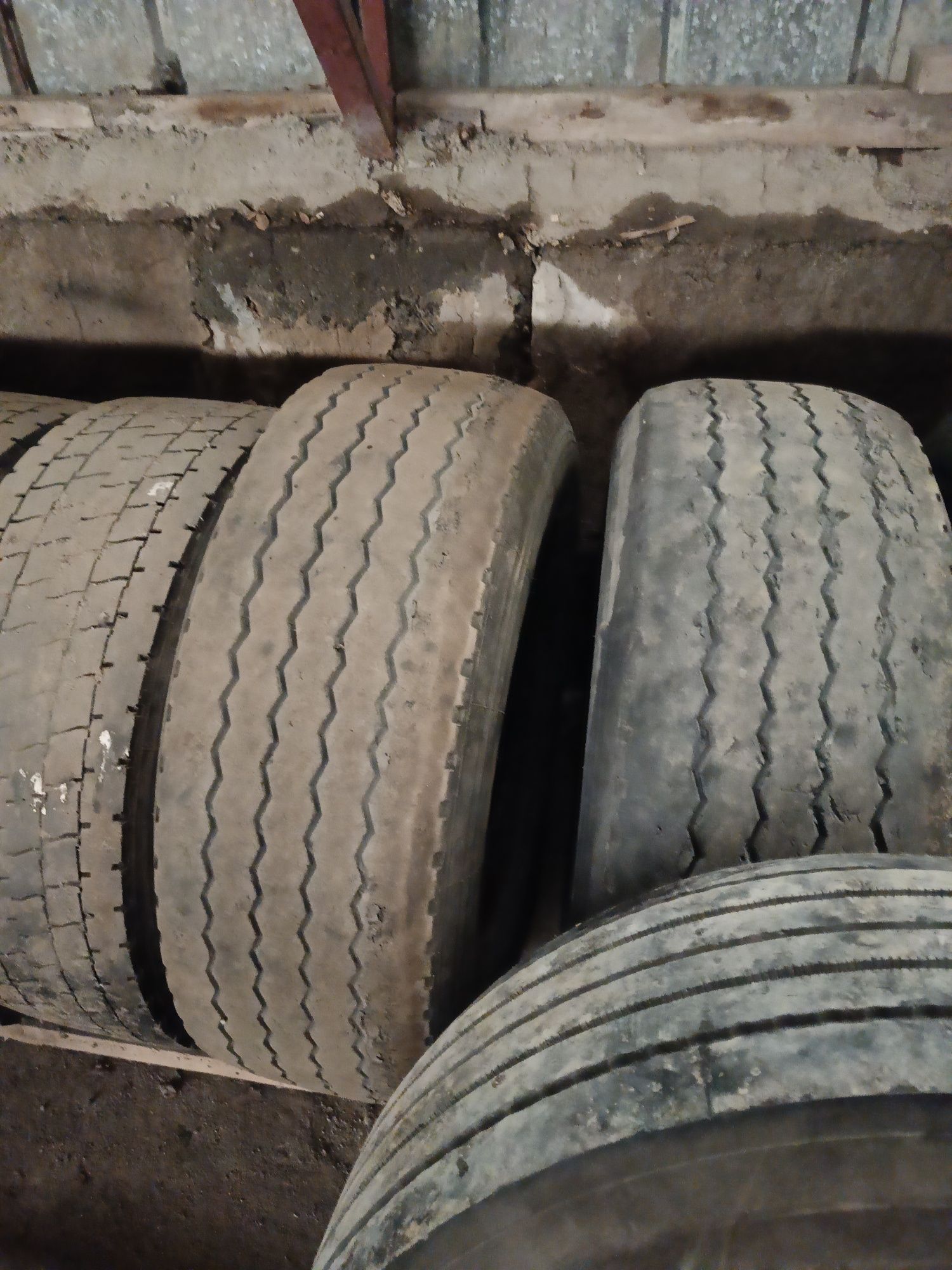 Продам грузовые шины 385.65 R22.5