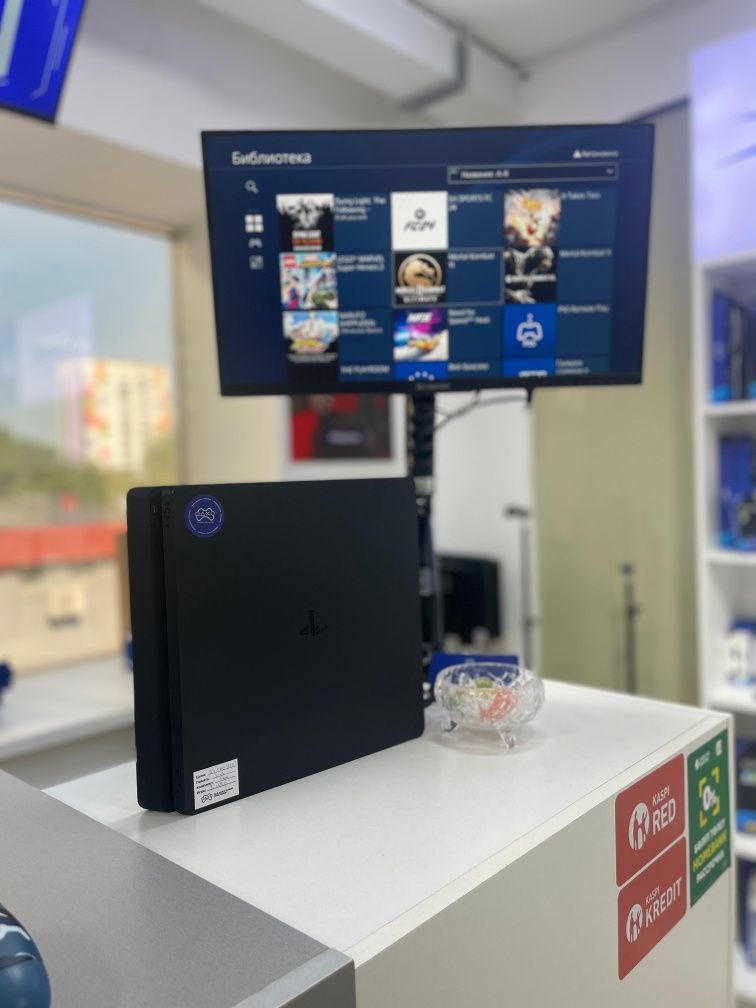 PlayStation 4 Slim (не новый)