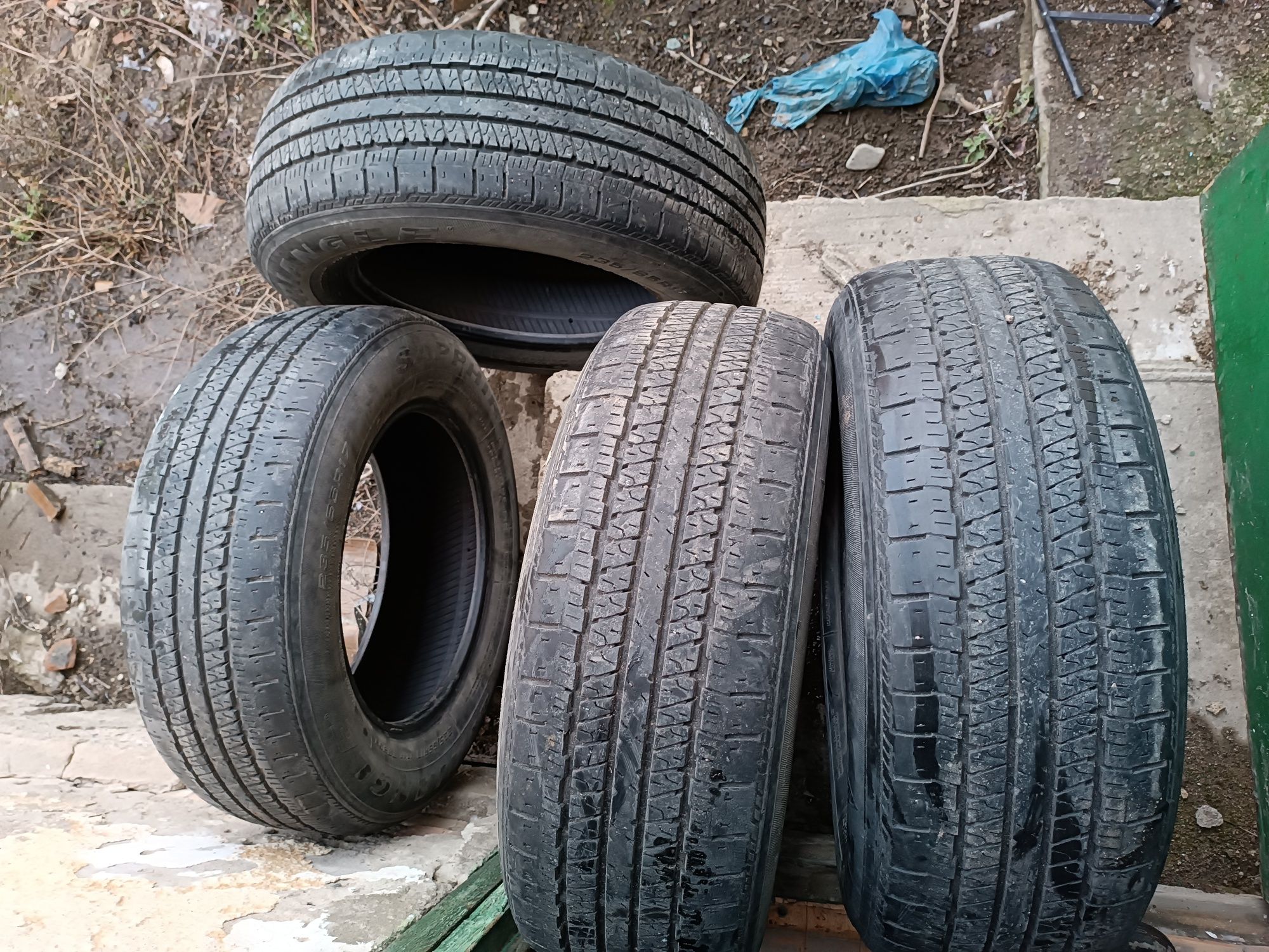 Продам шины 235/65/R17