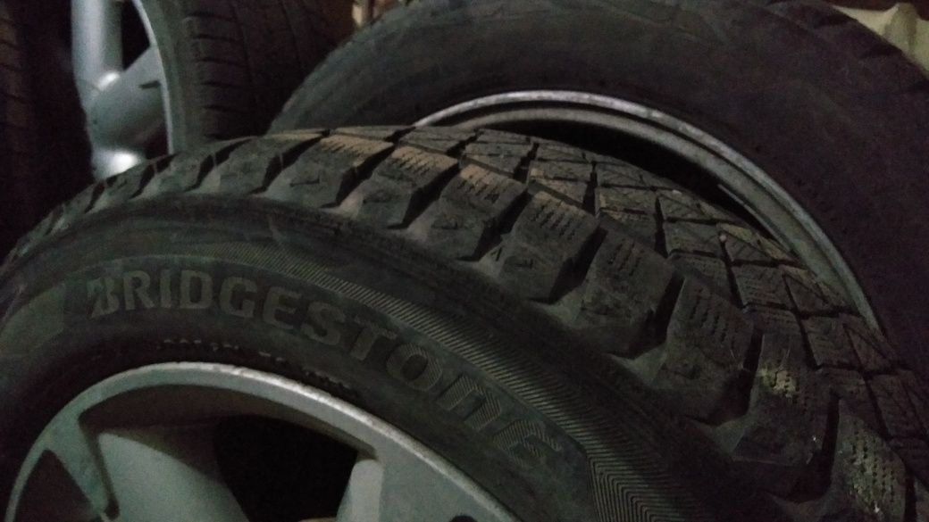 Шины 235.55.R18 2шт Bridgestone Blizzak DM-V2 235/55 R18 100T без шипо