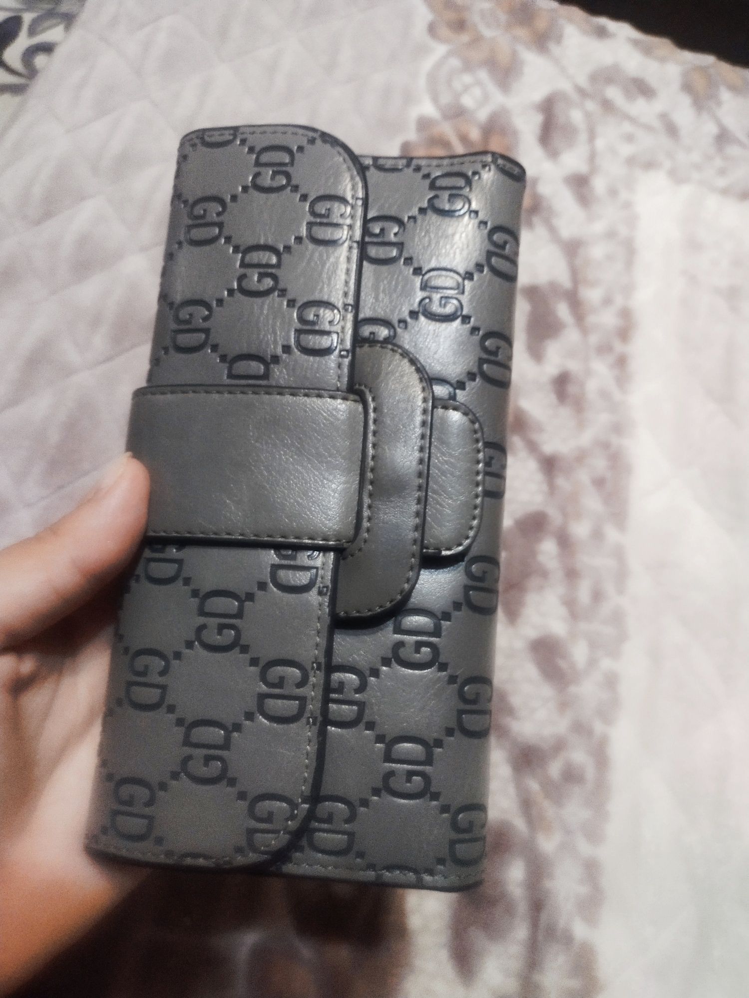 Срочно продам женский кошелек