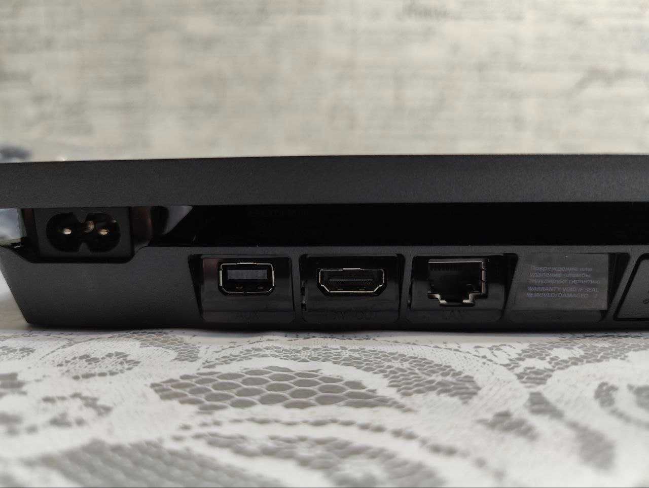 Продам Игровую приставку Sony Playstation 4 slim