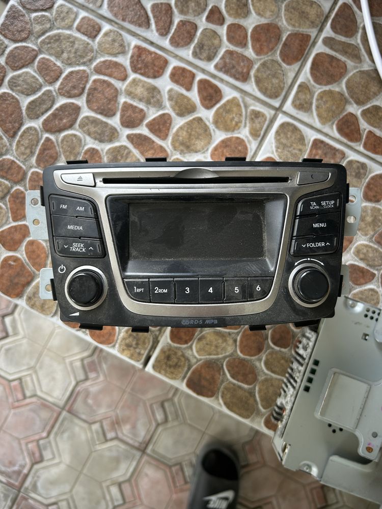 Продам магнитолу на Hyundai Accent