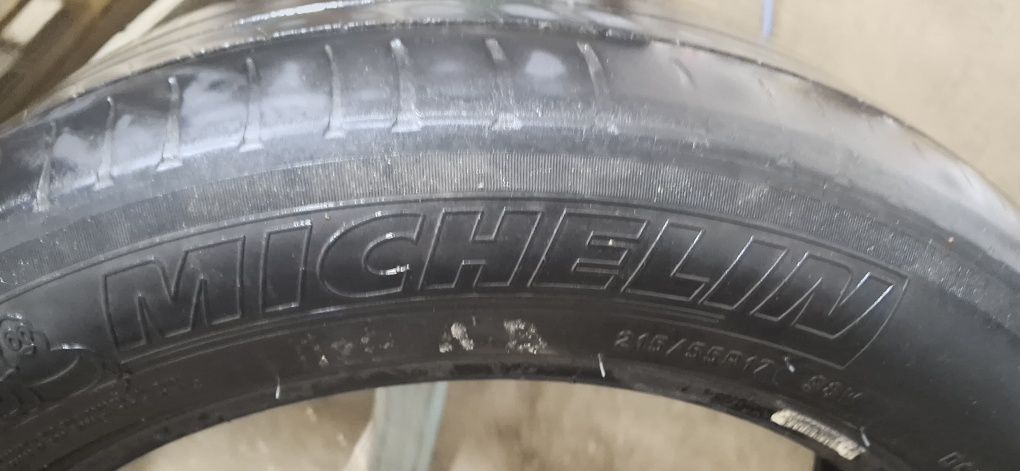 Продам летний комплект  шин  мишлен 215/55R17  98 w