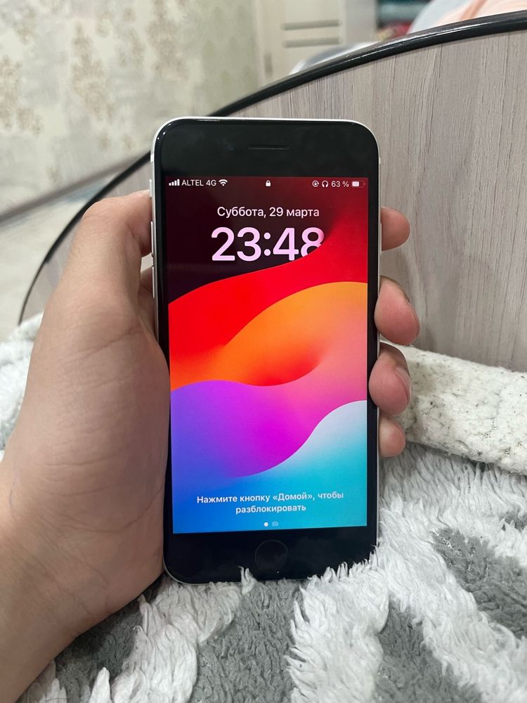 Продам Iphone SE 3