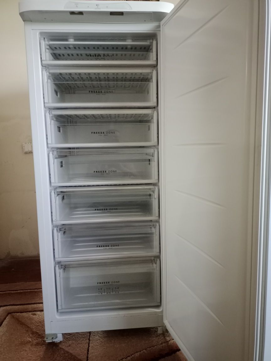 Продам морозильник