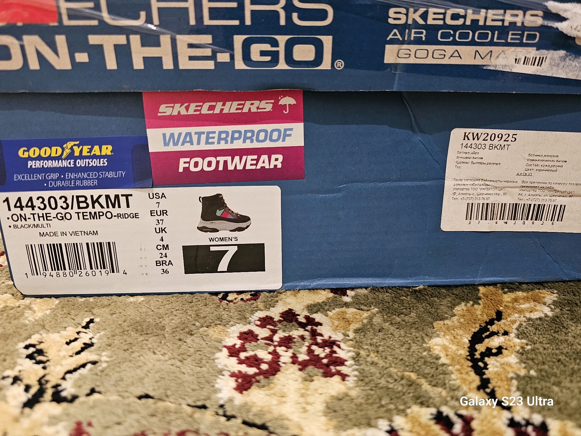 Ботинки женские фирмы SKECHERS