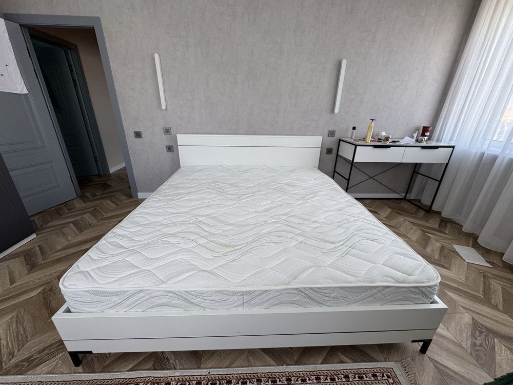 Продам двуспальную кровать