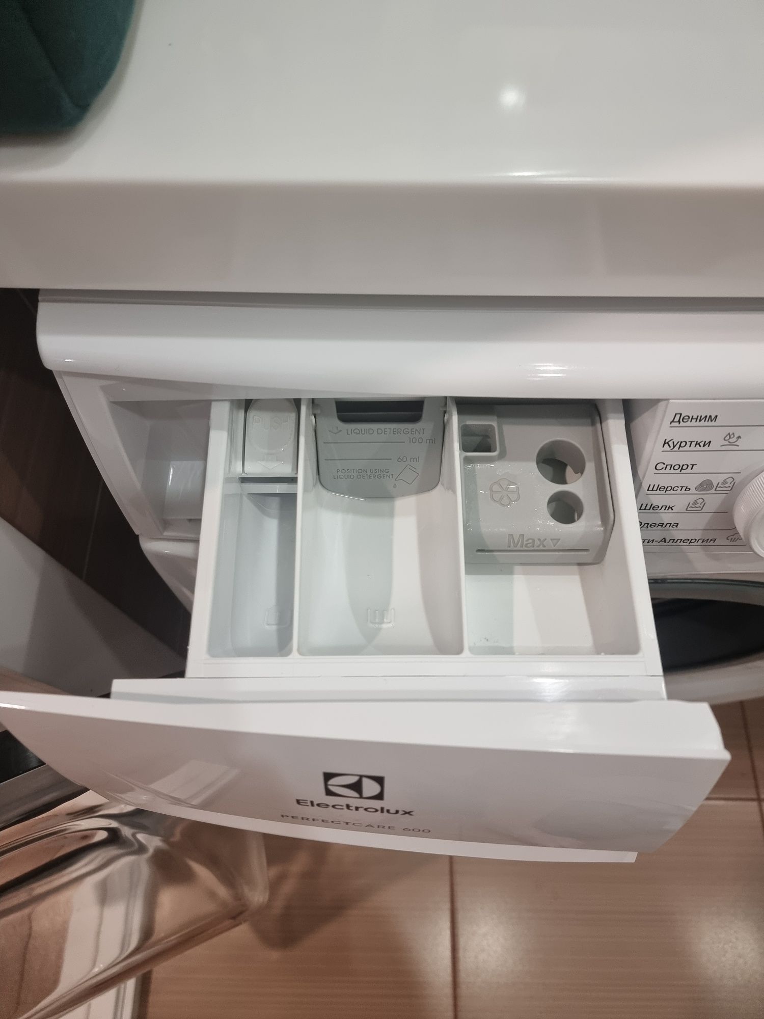 Стиральная машина Elextrolux Perfectcare 600 (EW6F4R28B)