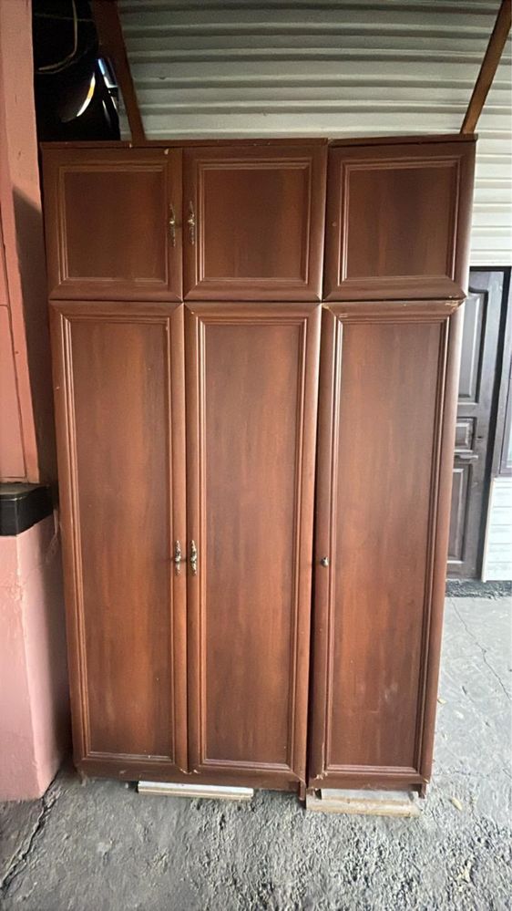 Продам большой шкаф