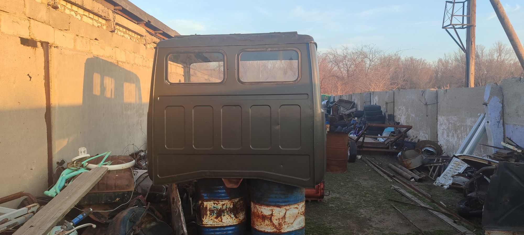 Продам кабину на газ 53 каркасник,рама мосты,есть кузов.