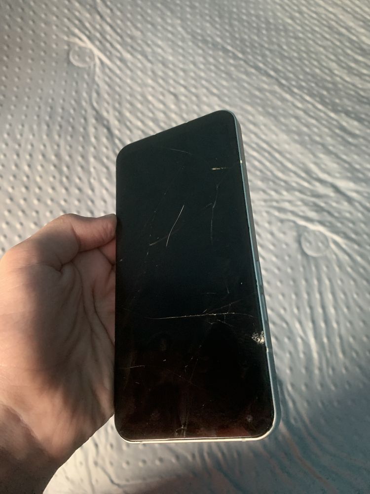 Nothing phone 1 с разбитым экраном
