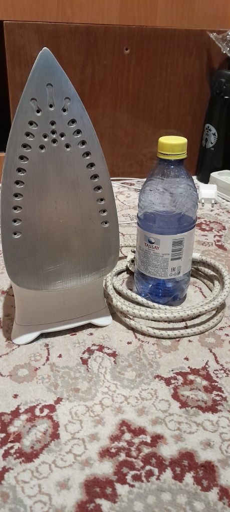 УТЮГ С ПАРОМ .  ,, Binaton " .