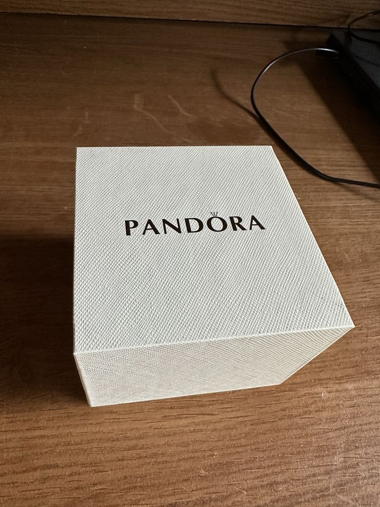Прдарочный набор : Часы Pandora и браслет Louis Vuitton