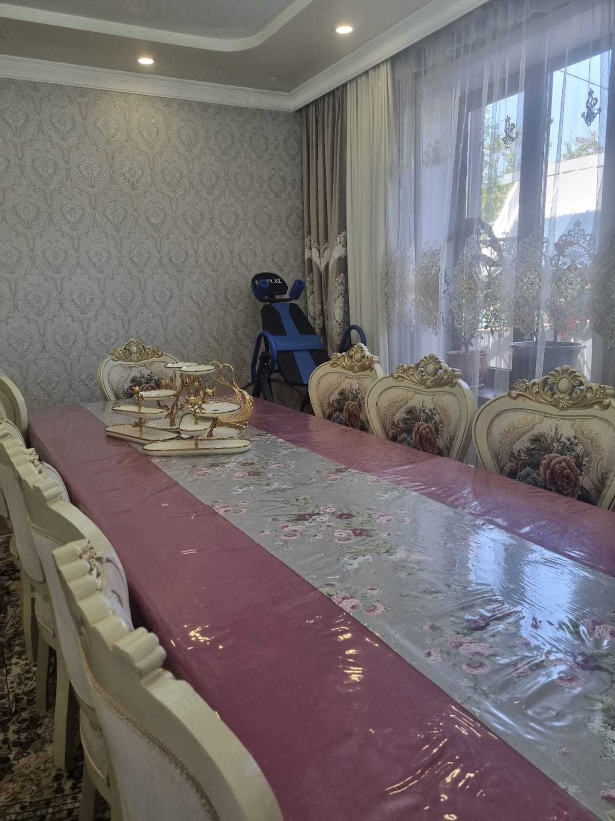 4х метровый стол+ 12 стульев.