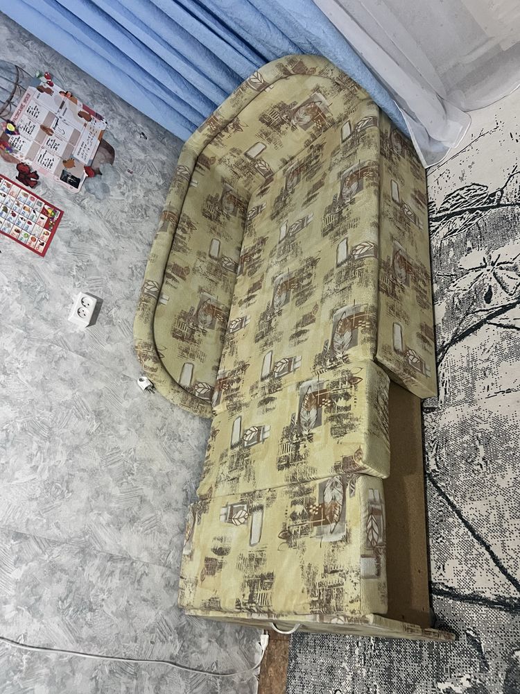 Продам подростковый диванчик