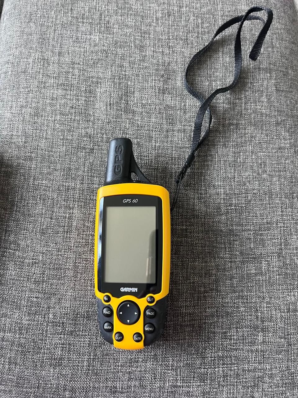 Срочно продаю GPS навигатор Garmin
