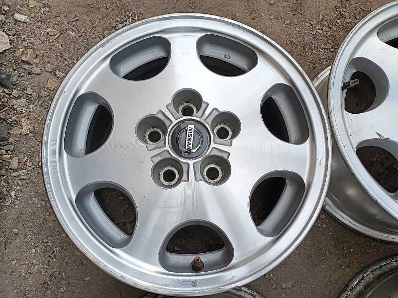 Продам оригинальные легкосплавные диски на Nissan
